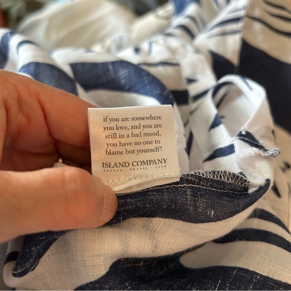 ISLAND COMPANY
PULLOVER LINEN TUNIC - Picture 9 of 9